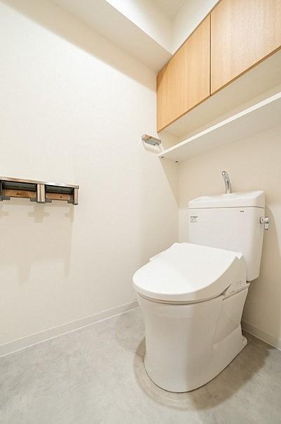 西武新宿線 都立家政駅 徒歩5分 8階建 築16年のトイレ写真