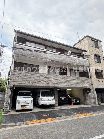 建物外観　☆1階がガレージになっている戸建ての2階の1室になります☆