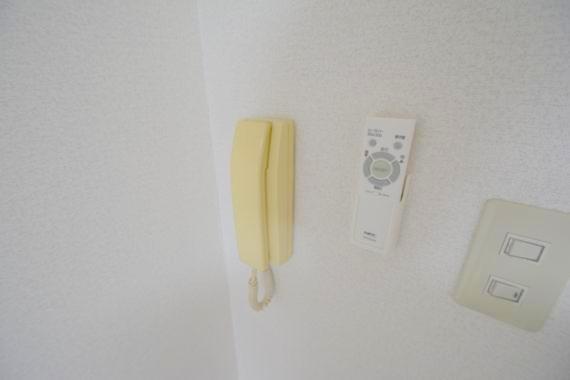セキュリティ　インターホンで突然の来訪者を事前にチェック