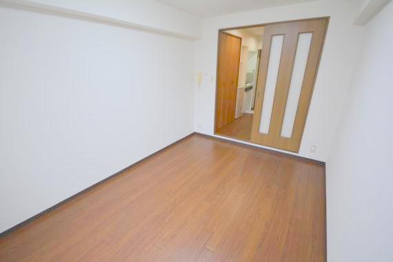 その他部屋・スペース　落ち着いた雰囲気のこのお部屋でゆっくりお休みください。