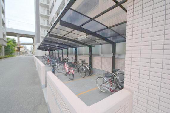 駐車場　あなたの大事な自転車も安心してとめることができますね。