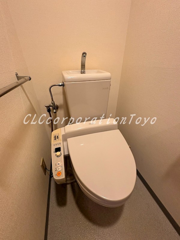 東京メトロ東西線 木場駅 徒歩4分 8階建 築26年のトイレ写真