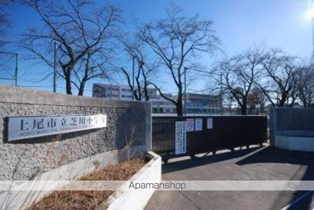 小学校　上尾市立芝川小学校（小学校）まで80m