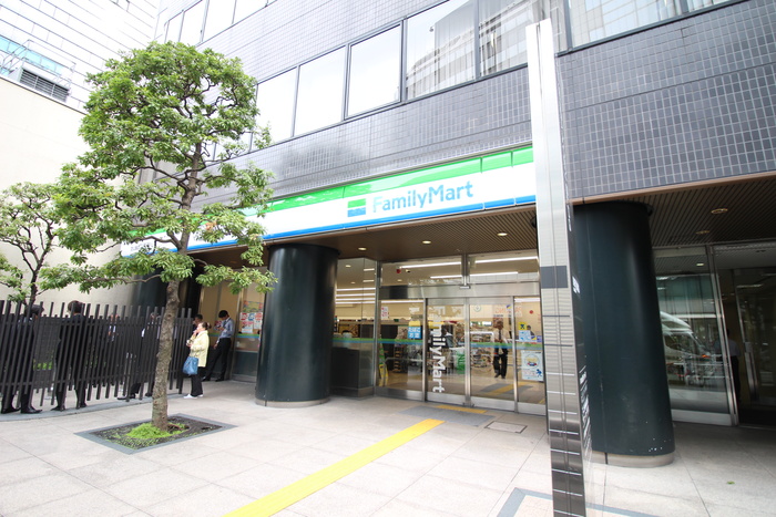 コンビニ　ファミリーマート（コンビニ）まで160m
