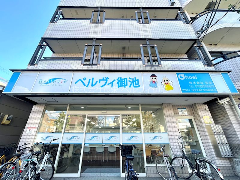 エントランス　1階に弊社管理事務所があります！