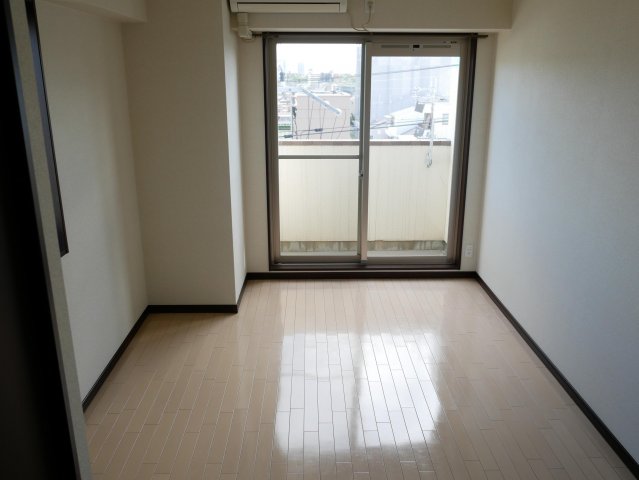 グロリアス八条の居間写真