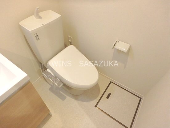 京王線 笹塚駅 徒歩5分 3階建 築8年のトイレ写真