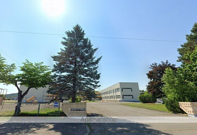 小学校　浦幌小学校（小学校）まで910m