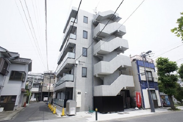 建物外観　５階建ての賃貸マンション