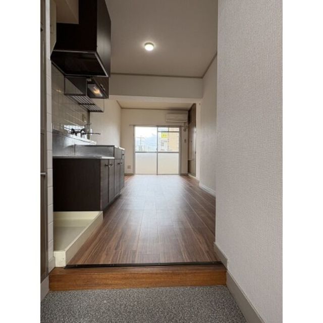 玄関　【玄関】同系統の別部屋になります。現状を優先します。