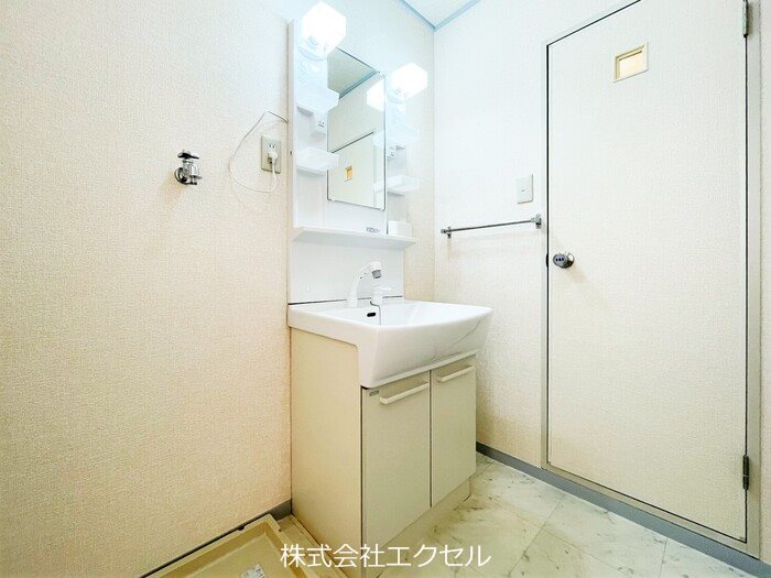 洗面設備　洗髪洗面化粧台です。