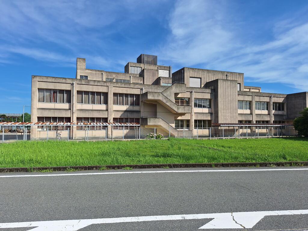 中学校　防府市立右田中学校（中学校）まで768m