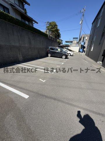 駐車場　駐車場に車を止められます