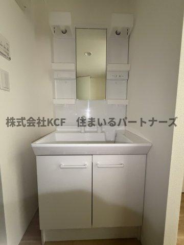 洗面設備　独立洗面台あり、毎朝おしゃれに忙しい女性の方におすすめです