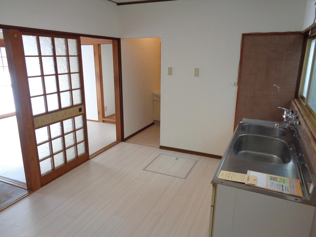 高鷲9丁目一戸建ての居間写真