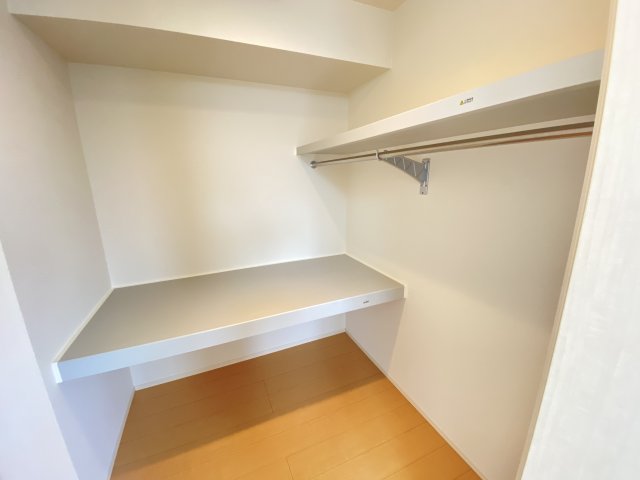 名鉄豊川線 豊川稲荷駅 徒歩14分 3階建 築17年の内装写真