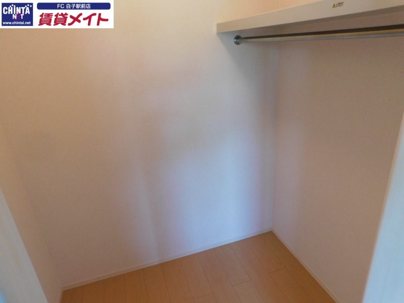 収納　同型参考写真