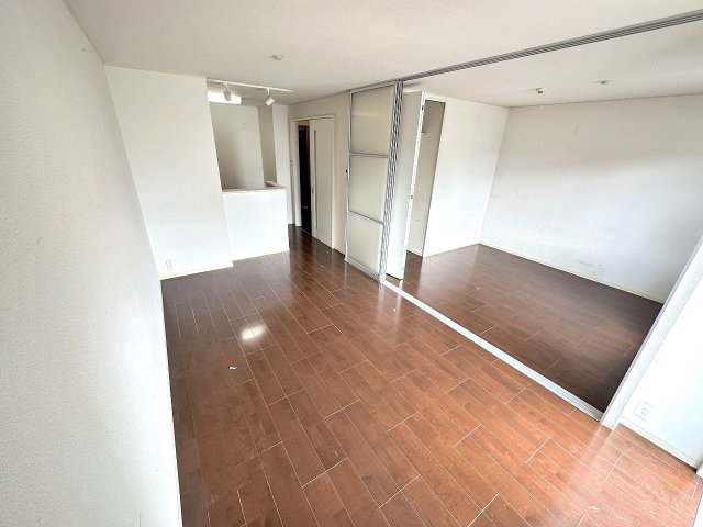 カーサソレイユの居間写真