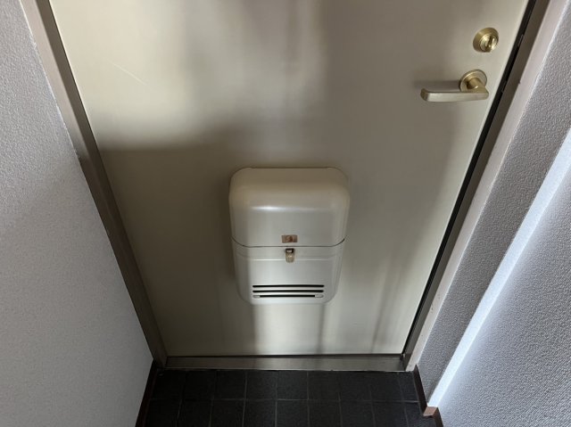 東急田園都市線 三軒茶屋駅 徒歩8分 9階建 築32年の玄関写真