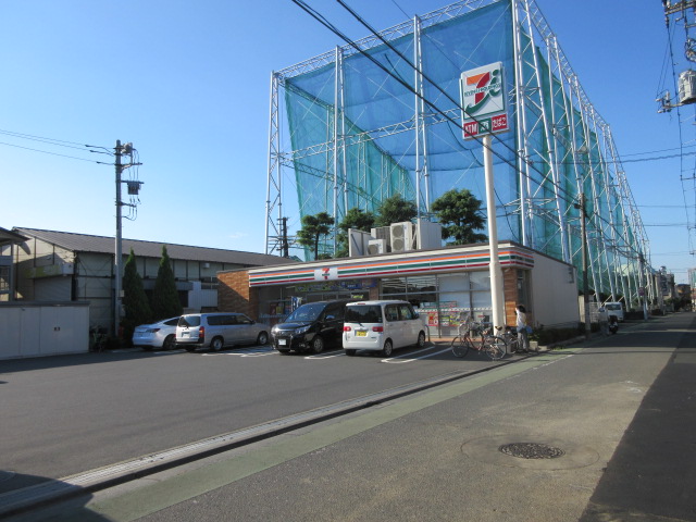 コンビニ　セブンイレブン（コンビニ）まで700m