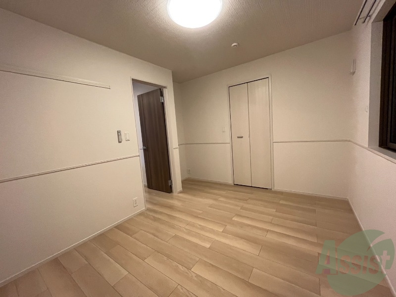その他部屋・スペース　６．１帖の洋室。寝室としても良さそうです。