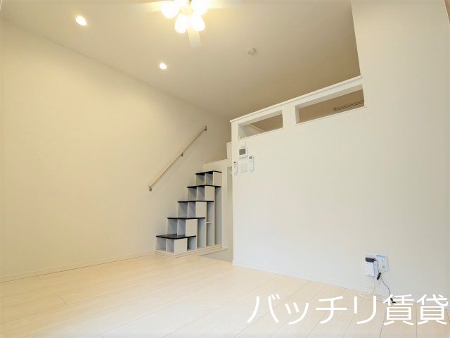 地下鉄東山線 高畑駅 徒歩9分 2階建 築7年の居間写真