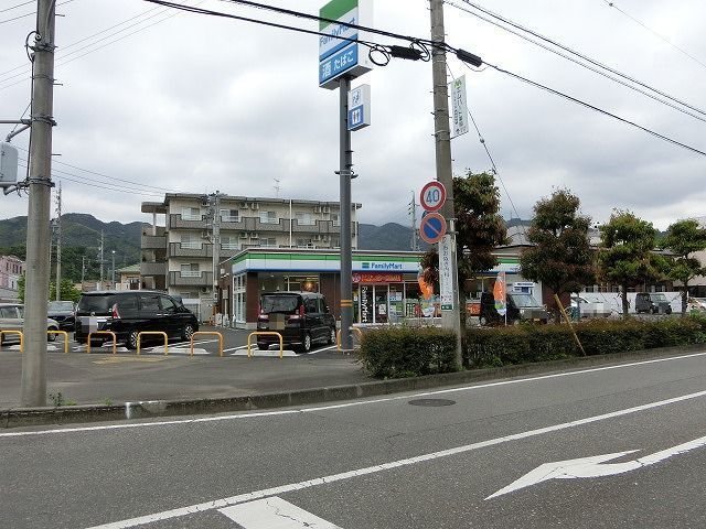 コンビニ　ファミリーマート（コンビニ）まで260m