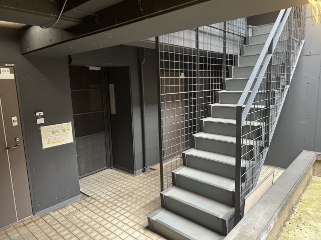 東急世田谷線 上町駅 徒歩2分 4階建 築36年の外観写真