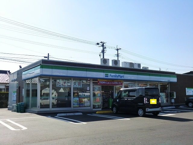 コンビニ　ファミリーマート綾中央店（コンビニ）まで270m