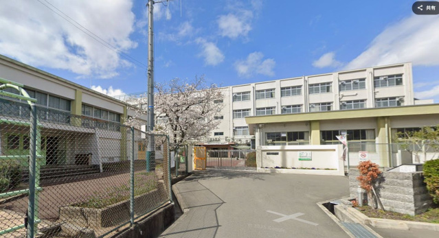 中学校　高槻市立第七中学校（中学校）まで834m