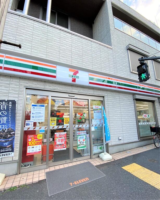 コンビニ　セブンイレブン江東西大島駅西店（コンビニ）まで111m