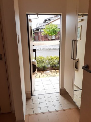 玄関　ゆったりとした玄関です