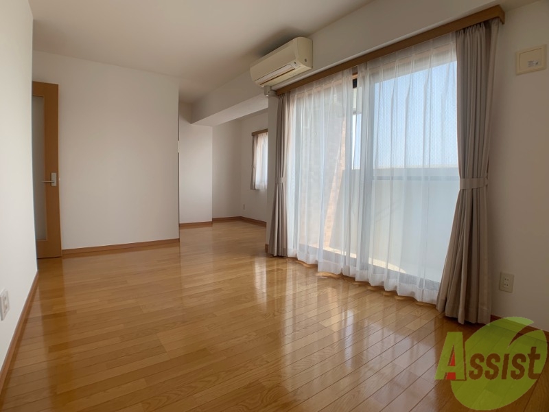 居室・リビング　広々としていて日当たりも良さそうなお部屋ですね！