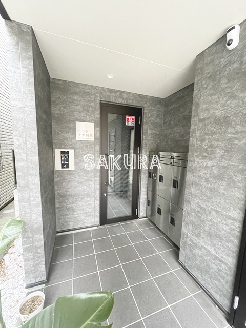 エントランス　お洒落な建物デザイン♪