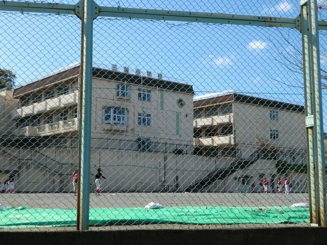 小学校　三輪小学校（小学校）まで300m