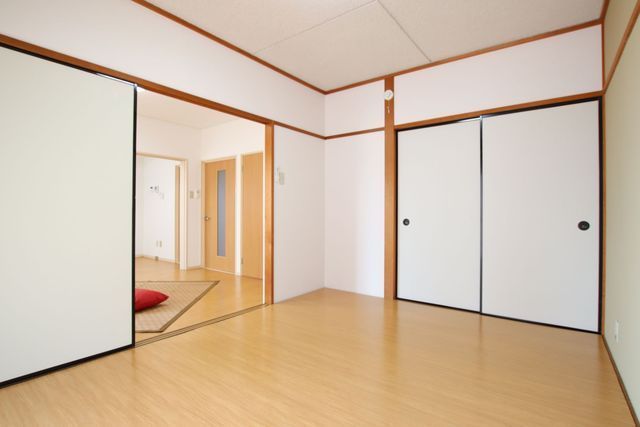 その他部屋・スペース　和室（ウッドカーペットを敷いています）