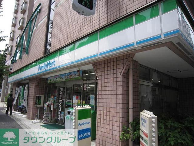 コンビニ　ファミリーマート（コンビニ）まで50m