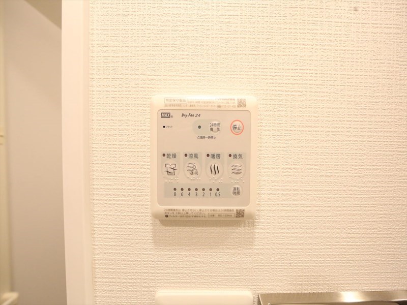 その他設備　浴室暖房乾燥機付き