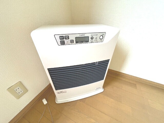 その他設備　灯油ＦＦ式ストーブ