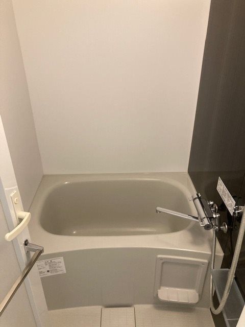 バス・シャワールーム　※同タイプの別のお部屋です。