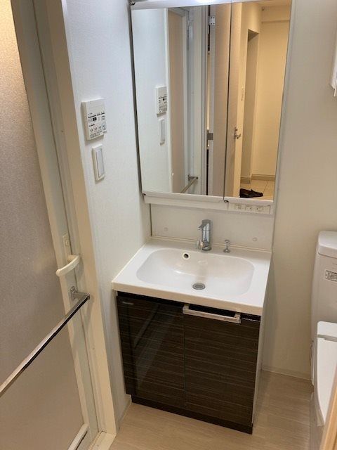 洗面設備　※同タイプの別のお部屋です。