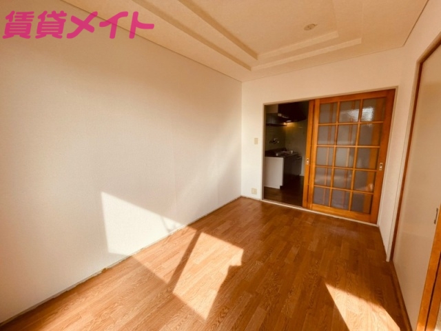 居室・リビング　反転タイプ参考写真