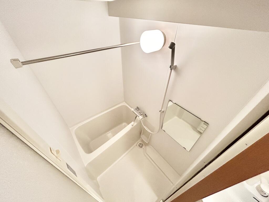 バス・シャワールーム　他号室の内観写真です。