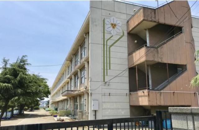 小学校　寒川町立旭小学校（小学校）まで728m