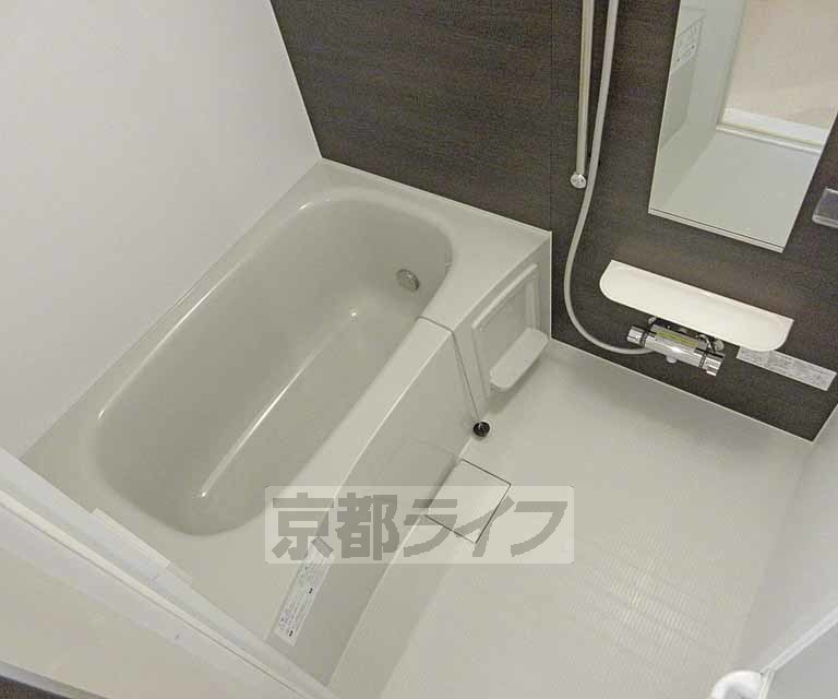 バス・シャワールーム　落ち着いた雰囲気の浴室です