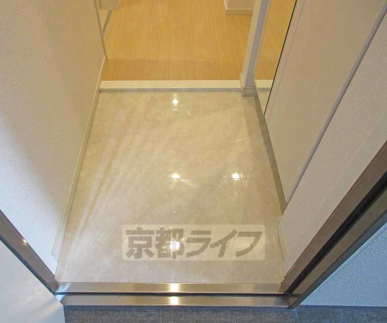 玄関　広々大理石風・