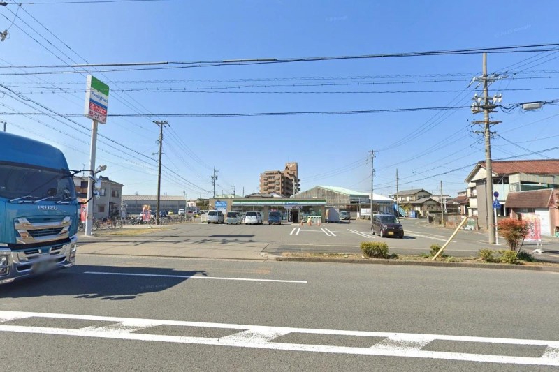 コンビニ　ファミリーマート 十一屋三丁目店（コンビニ）まで326m