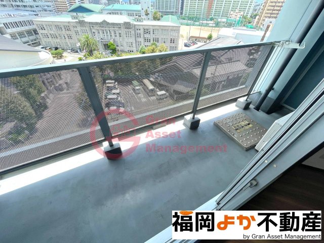 バルコニー　外からの目が気にならないバルコニーで洗濯物が干せます