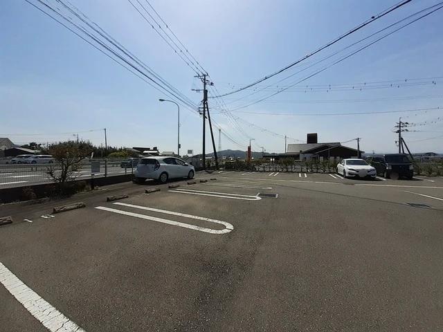 駐車場　平置駐車場