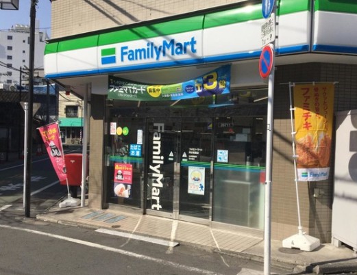 コンビニ　ファミリーマート四谷若葉店（コンビニ）まで491m
